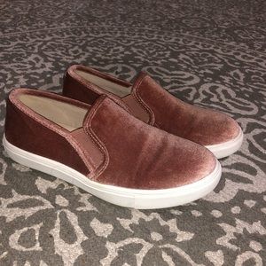 Pink Velvet Steve Madden slip-on